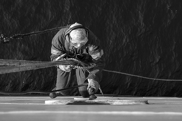 Onderhoud van een schip tijdens een havenaanloop